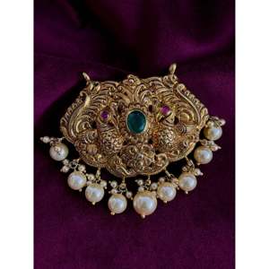 Pendentif Nakshi en argent 92,5 de Sangeetha Jewellers, bijou tendance et élégant - Product Image 1