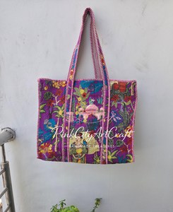 Sac fourre-tout matelassé en coton imprimé à la main, inspiré de l'architecture mogole Kahlo, de haute qualité, avec fermeture éclair et bretelles rayées - Product Image 3