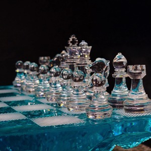 Échiquier en résine personnalisé de haute qualité, coffret de jeu d'échecs, pièces d'échecs en résine argentée de luxe, très vendu et abordable - Product Image 1