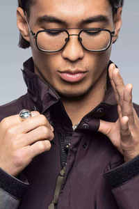 Veste technique pour homme personnalisée, coupe-vent imperméable, streetwear tactique, veste cargo cyberpunk, manteau urbain fonctionnel à capuche - Product Image 5