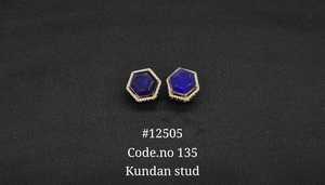 Boucles d'oreilles clous Kundan plaquées or avec pierres doublettes, style hexagonal, pour mariage, festival, soirée - Product Image 2