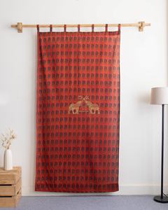 Rideaux de porte suspendus en coton imprimé à la main avec motifs floraux, design rouge et beige - Product Image 4