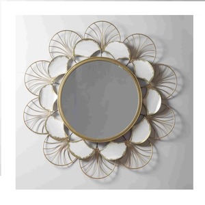 Espejo metálico elegante de calidad garantizada que complementa con gracia el decorado clásico, moderno y contemporáneo. - Product Image 1