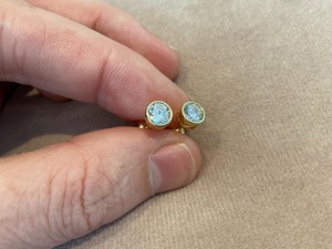 Boucles d'oreilles minimalistes en or 14 carats avec diamants de laboratoire ronds de 1,00 carat, cadeau d'anniversaire, bijoux de mariage et de remise de diplôme - Product Image 5