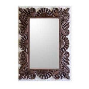 Cadre de miroir mural en bois célèbre, connu auprès des passionnés de décoration pour sa finition riche - Product Image 1
