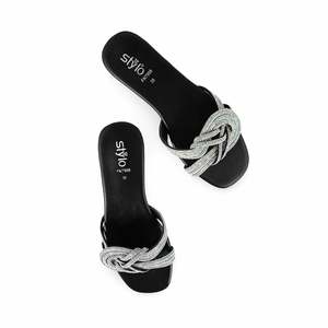 Fourrure de mode noire fantaisie pour femmes pour pantoufles FN7908 - Product Image 1