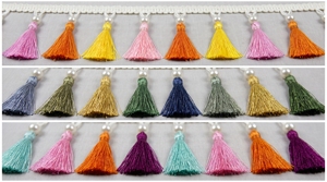 Bordure en dentelle multicolore vibrante avec pompons et perles pour rideaux, ameublement et textiles décoratifs - Product Image 4