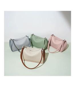 Bolso de Hombro de Cuero Suave Texturizado para Mujer, Bolso de Axila en Forma de Media Luna, Bolso Pequeño Estilo Hobo, Bolso de Mano Moderno en Tonos Pastel, Bolso Minimalista con Cremallera - Product Image 1