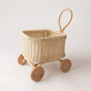 Carrito de juguete de ratán de bajo costo, cochecito para muñecas con el diseño más adorable, carrito de muñecas hecho a mano. - Product Image 6