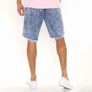 Shorts en jean amples et stylés pour hommes avec logo personnalisé, coupe ample, style streetwear, shorts en jean surdimensionnés pour hommes - Product Image 3