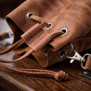 Porte-vin en cuir véritable du fabricant, étui de présentation de bouteille de vin gravé sur mesure, sac de transport pour boissons en cuir de haute qualité LEB-0082 - Product Image 4