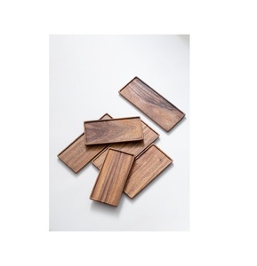 Bandeja rectangular de madera de mango resistente, construcción robusta, acabado liso, ideal para servir comida y bebidas a los invitados. - Product Image 2