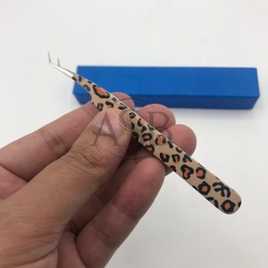 Pince à cils en acier inoxydable à angle de 45 degrés Outil à cils imprimé guépard léopard Pointe en fibre pointue de haute qualité - Product Image 3