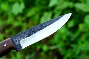 Cuchillo de Caza y Camping de Acero al Carbono, Cuchillo Táctico de Supervivencia con Mango de Madera y Funda de Cuero - Product Image 4