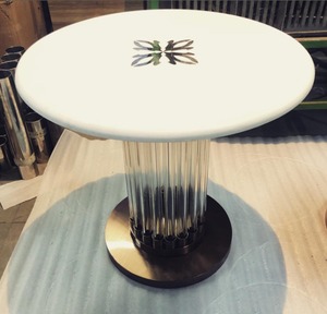 เชิงเทียนคริสตัลทรงกลมพร้อมท็อปแก้วและฐานโครเมียมสำหรับตกแต่งบ้าน - Product Image 2
