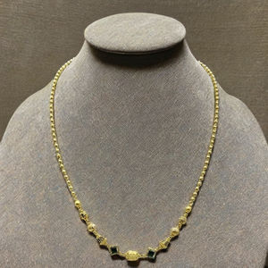 Joyería Fina Sofisticada Amarilla para Mujer, Collar de Perlas Doradas con Ónix Negro, Estaciones Geométricas y Detalles Texturizados Ornamentados - Product Image 2