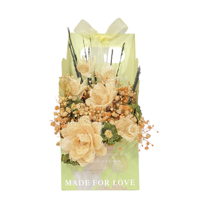 Petit panier à fleurs en loofah naturel, léger et écologique, idéal pour les arrangements floraux, la décoration de la maison et des événements - Product Image 3