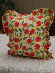 Housse de coussin artisanale moderne bohème en coton à volants, imprimé floral indien, pour la maison et l'hôpital, luxe, avec franges et volants - Product Image 2