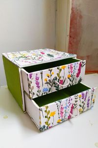Caja de Madera Ecológica Hecha a Mano con Decoración Pintada a Mano, Organizador para Joyas y Regalos, Diseño Personalizado - Product Image 4