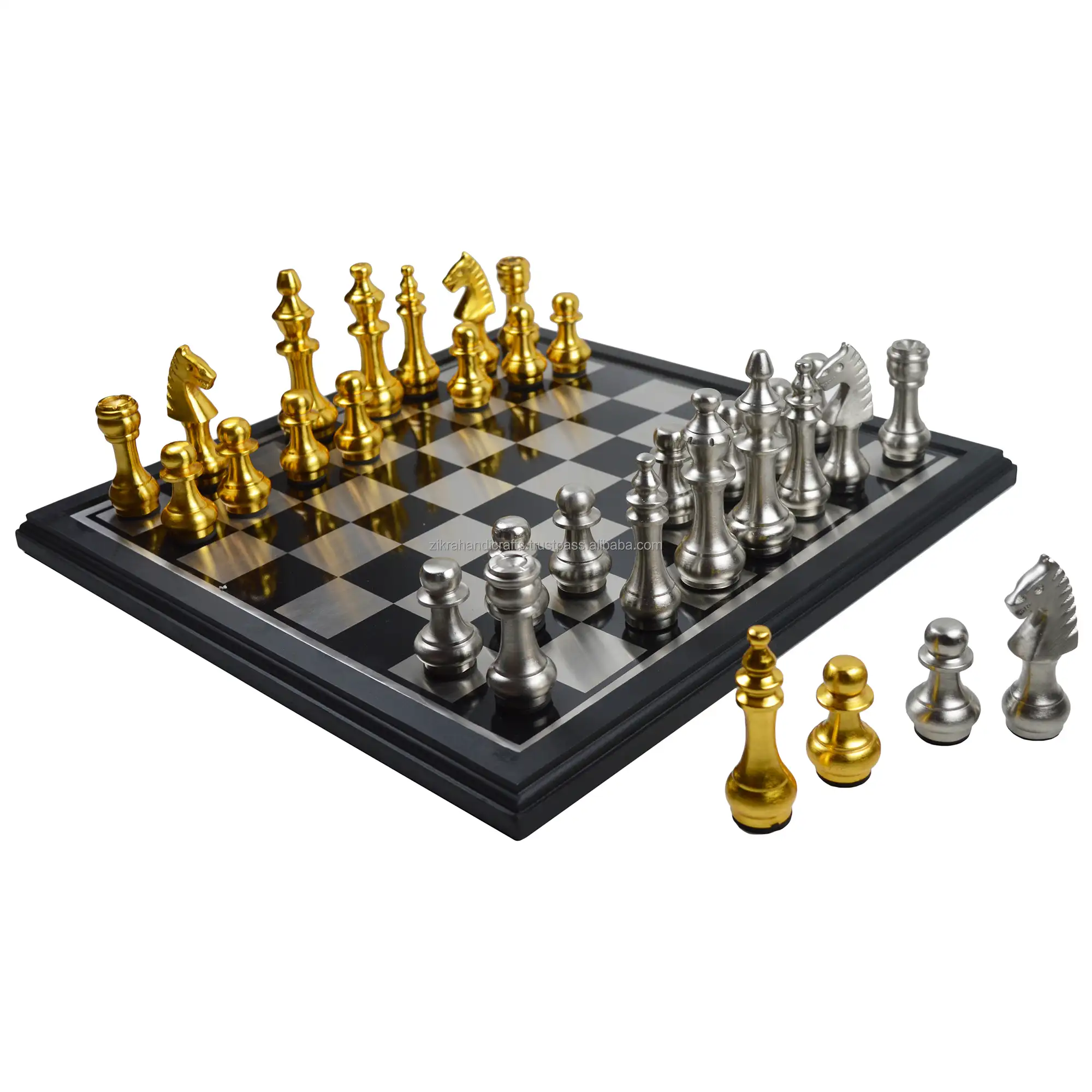 光沢のある仕上げデザインの最高のテーマデザインチェスセット色とメッキの装飾木製チェスゲーム