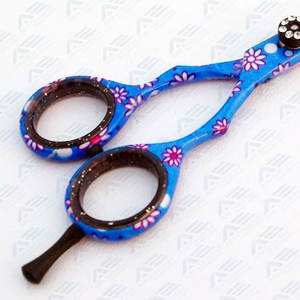 Tijeras de peluquero de corte de pelo profesional al por mayor hermosas tijeras de 5,5 pulgadas para instrumentos de belleza de precisión - Product Image 4