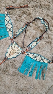 Ensemble d'articles équestres en cuir véritable de qualité supérieure, avec un design perlé du sud-ouest et des franges turquoise, léger, saisonnier et durable. - Product Image 3