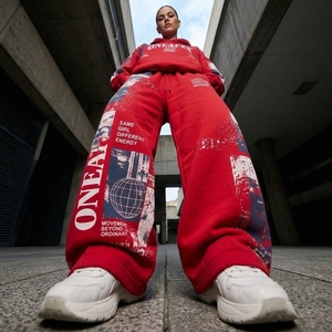 Ensemble de survêtement graphique pour femme, sweat à capuche oversize et pantalon de jogging, streetwear personnalisé en coton premium ONEAPEX, mode décontractée urbaine - Product Image 2