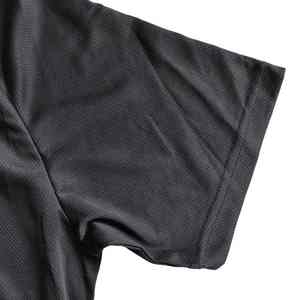 Camiseta personalizada negra, camisetas de gimnasio transpirables, 100% poliéster, para hombre - Product Image 3