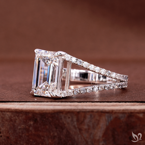 แหวนเพชรทรงเอเมอรัลด์ 3 กะรัต เพาะเลี้ยงในห้องปฏิบัติการ ตัวเรือนทองคำขาว 10K แบบเปิดวงแหวนฝังเพชรแบบปาเว่ ได้รับการรับรองจาก IGI สำหรับแหวนหมั้น - Product Image 2