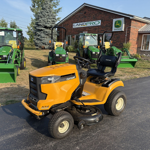 เครื่องตัดหญ้าแบบนั่งขับคุณภาพพรีเมียม ออกแบบมาเพื่อการดูแลรักษาสนามหญ้าทั้งในบ้านและเชิงพาณิชย์ พร้อมประสิทธิภาพที่เชื่อถือได้ - Product Image 1