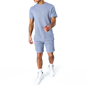 Ensemble d'été de luxe texturé pour homme en tissu gaufré premium, ensemble 2 pièces slim fit (t-shirt et short), tenue décontractée urbaine minimaliste - Product Image 6