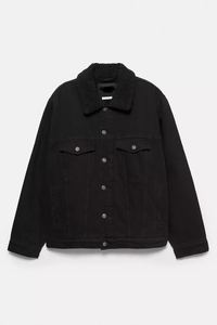 Chaqueta vaquera estilo Tucker con bolsillos delanteros con solapa, cuello combinado de piel sintética y cierre de botones metálicos, hecha de algodón. - Product Image 1