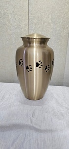 โกศทองเหลืองสำหรับสัตว์เลี้ยงที่มีอุ้งเท้าสีทอง - Product Image 5
