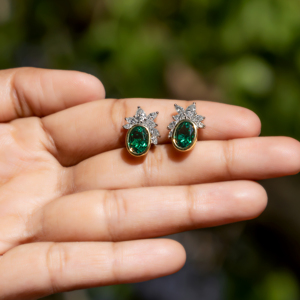 สร้อยคอจี้คริสตัลสีเขียวมรกตพร้อมดาวเพชรประดับเงินแท้ 925 ชุบทอง 18K เครื่องประดับผู้หญิงสุดหรู - Product Image 6