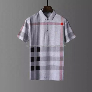 เสื้อเชิ้ตผู้ชายลายสก็อตสีน้ำเงิน แต่งโลโก้ด้านหน้า ดีไซน์โอเวอร์ไซส์ แขนสั้น คอกลม หรูหรา สวมใส่สบาย ระบายอากาศได้ดี ทรงปกติ น้ำหนัก 320 กรัม - Product Image 4