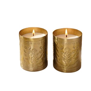 Ensemble de pots à bougies en laiton gaufré, conteneur parfumé, porte-diya, gravure florale, style royal moghol, décoration de luxe pour la maison, paire dorée - Product Image 1