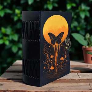 Journal en cuir Papillon Grimoire Céleste Livre des Ombres Livre de Sortilèges Papillon Lunaire Journal de Sorcellerie Fait Main Cadeau Fantastique - Product Image 2
