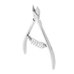 EXPERT-91 Coupe-ongles tendance 9 mm à pointe flèche, coupe-ongles et cuticules à pointe acérée pour usage professionnel - Product Image 1