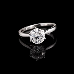 Anillo de Compromiso Solitario con Diamante Cultivado en Laboratorio, Joyería Fina Atemporal, Oro Blanco Brillante de 18K, Certificado IGI, Corte Brillante, para Boda - Product Image 1