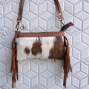 Bolso de Mano de Cuero con Flecos y Grabado de Diseño Único, Bolso Elegante de Color Marrón, Bolso Cruzado para Mujer - Product Image 1