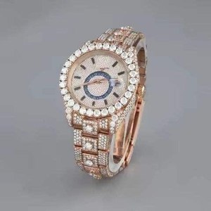 Montres en acier de luxe personnalisées, montres entièrement serties de diamants, montres VVS Moissanite, montre Hip Hop pour hommes, provenant d'un fournisseur indien - Product Image 3