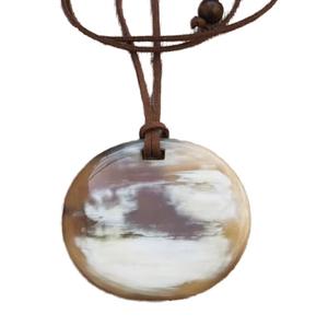 Collar Grueso de Cuerno de Búfalo Natural Pulido, Ecológico, Hecho a Mano, Gargantilla Moderna para Mujer, Joyería Vietnamita de Alta Calidad - Product Image 1