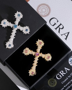 Pendentif croix en argent sterling 925 et moissanite pour enfants, serti de griffes, plaqué rhodium et or, style hip-hop, idéal pour les fêtes - Product Image 2