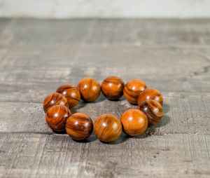 Pulsera de Cuentas Grandes de Madera Hecha a Mano con Acabado Natural, Diseño Robusto y Ligero, Perfecta para Uso Diario, HUMAYUN WORLD CRAFTS - Product Image 4
