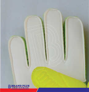 ถุงมือผู้รักษาประตูฟุตบอลยี่ห้อ Brand Plus นำเข้า ผลิตจากโฟม EVA คุณภาพสูง พร้อมแผ่นป้องกันนิ้วมือ ยืดหยุ่น ป้องกันนิ้วมือได้ดี - Product Image 6