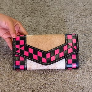 กระเป๋าคลัทช์หนังวีนัส ดีไซน์หรูหรา แกะสลักด้วยมือจากหนังวัวแท้ พร้อมสายคล้องมือ ป้องกัน RFID ความจุขนาดใหญ่ - Product Image 1