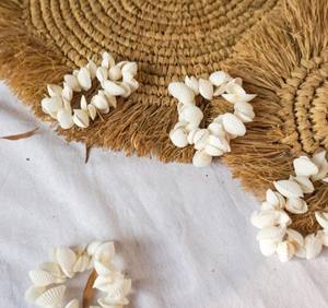 LOT DE 4 anneaux de serviette en corail blanc |   porte-serviettes en coquillages blancs |   Anneaux de serviette pour fêtes de plage - Product Image 1