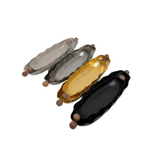 Plateau de service circulaire classique en métal avec poignée en bois, plateau décoratif en aluminium argenté pour hôtel et décoration intérieure - Product Image 5