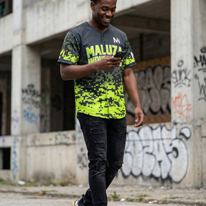 Camiseta de Béisbol con Camuflaje Digital Personalizado, Verde Neón y Negro, Uniforme Deportivo, Transpirable y de Secado Rápido, MALUZA INDUSTRIES - Product Image 6
