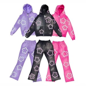 Conjunto de Chándal de Algodón 100% de Alto Gramaje con Logotipo Personalizado, Estampado Serigrafiado Efecto Desgastado por el Sol, Pantalón Acampanado de Pierna Completa con Cremallera y Diseño Apilado - Product Image 1